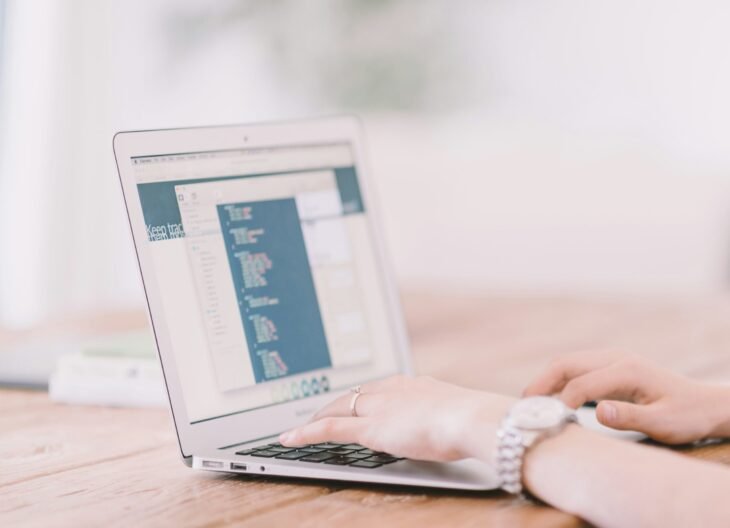 crew-4Hg8LH9Hoxc-unsplash Affordable App Development UK